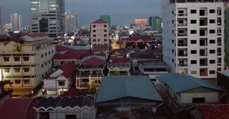 Blick über den Dächern von Phnom Penh.