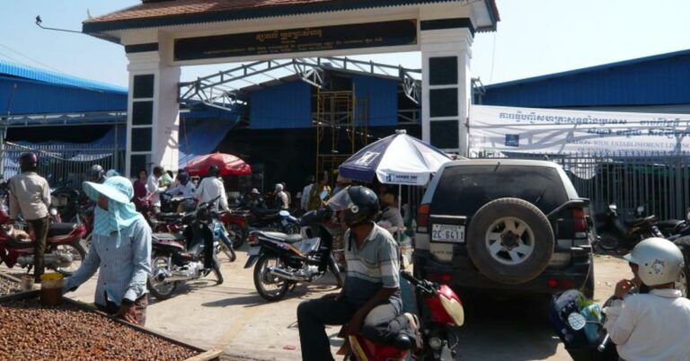 Vor dem großen Mark in Sihanoukville.