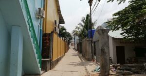 Eine enge Gasse in Sihanoukville.