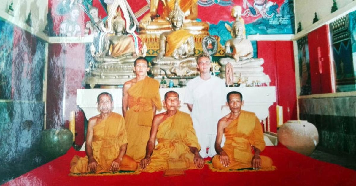 als-novize-im-buddhistischen-kloster